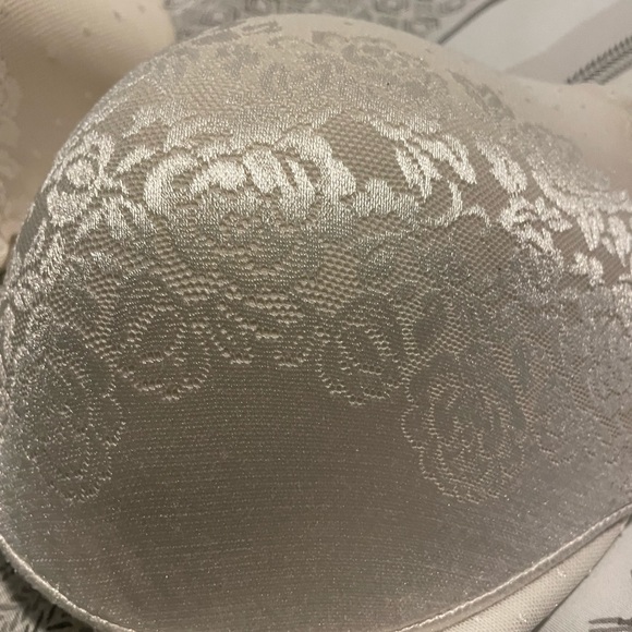 Bra - Picture 2 of 3